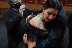 Prove-de-La-traviata_Oropesa-Violetta-e-Pirgu-Alfredo-con-il-regista-Mario-Martone_ph-Fabrizio-Sansoni-Opera-di-Roma-2021_1205-col