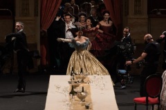 Sul-set-de-La-traviata_Sul-podio-il-maestro-Daniele-Gatti-Lisette-Oropesa-Violetta_ph-Fabrizio-Sansoni-Opera-di-Roma-2021_6944